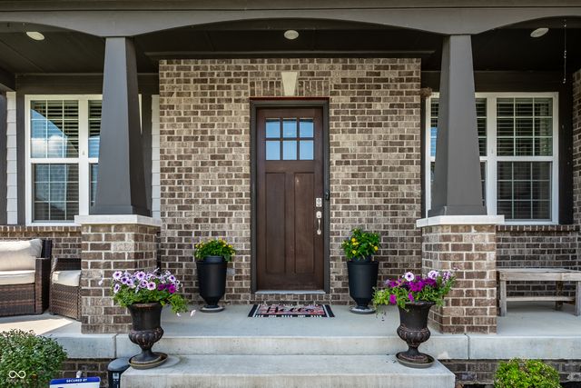 11165 Glen Avon Way, Zionsville, IN 46077