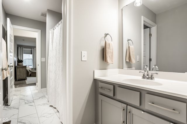 11165 Glen Avon Way, Zionsville, IN 46077