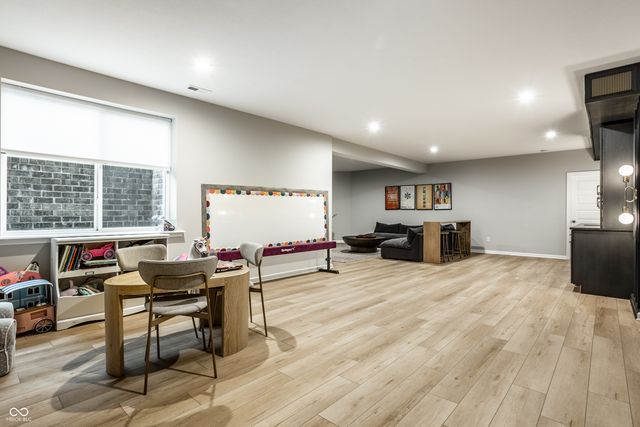 11165 Glen Avon Way, Zionsville, IN 46077