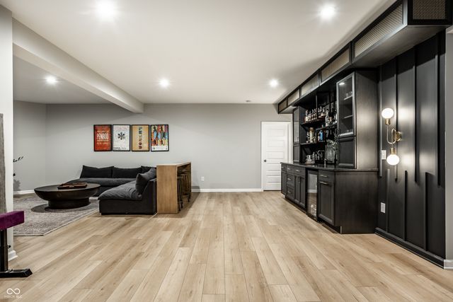 11165 Glen Avon Way, Zionsville, IN 46077