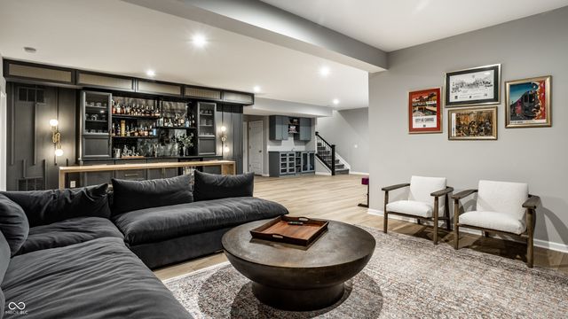 11165 Glen Avon Way, Zionsville, IN 46077