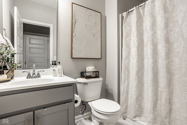 11165 Glen Avon Way, Zionsville, IN 46077