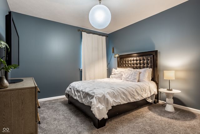 11165 Glen Avon Way, Zionsville, IN 46077