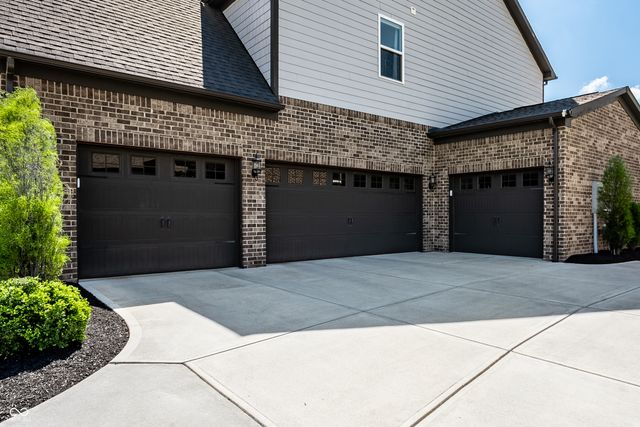 11165 Glen Avon Way, Zionsville, IN 46077