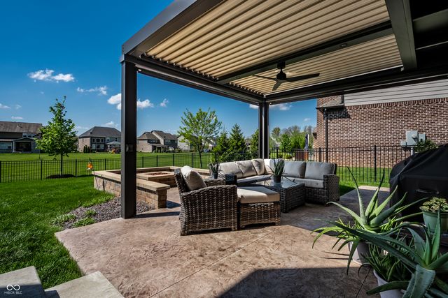 11165 Glen Avon Way, Zionsville, IN 46077