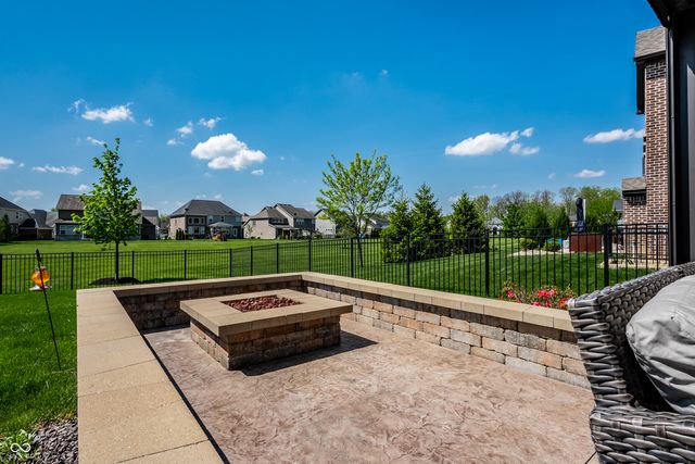 11165 Glen Avon Way, Zionsville, IN 46077