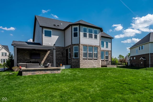 11165 Glen Avon Way, Zionsville, IN 46077