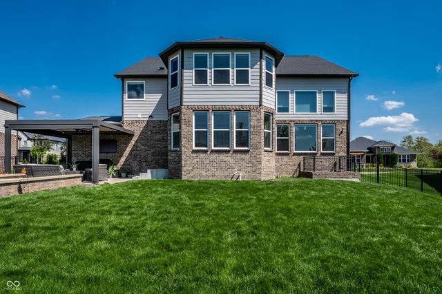 11165 Glen Avon Way, Zionsville, IN 46077
