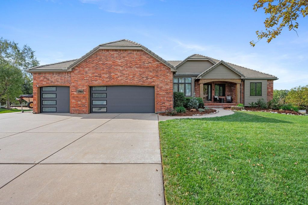 2740 N North Shore Ct, Wichita, KS 67205