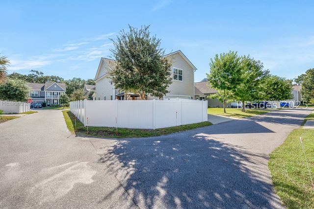 3665 Oyster Bluff Dr, Beaufort, SC 29907