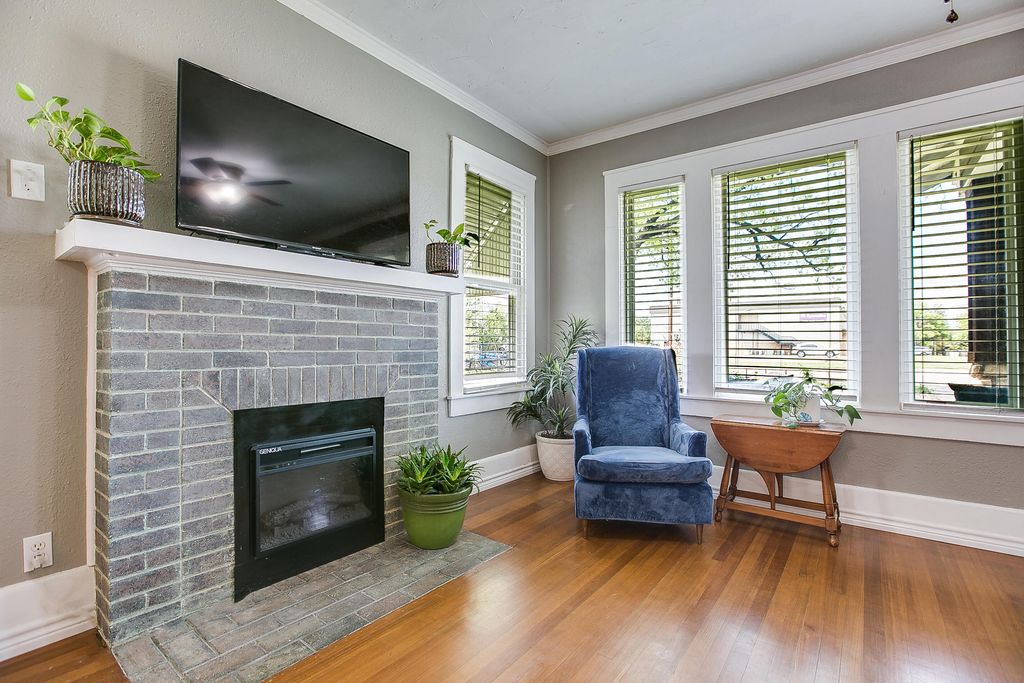 Image 11 of property listing at 717 W Washington Drive, San Angelo, TX 76903