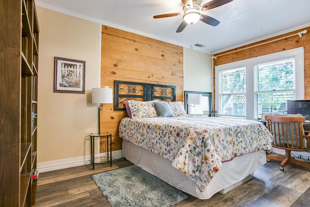 Image 18 of property listing at 717 W Washington Drive, San Angelo, TX 76903