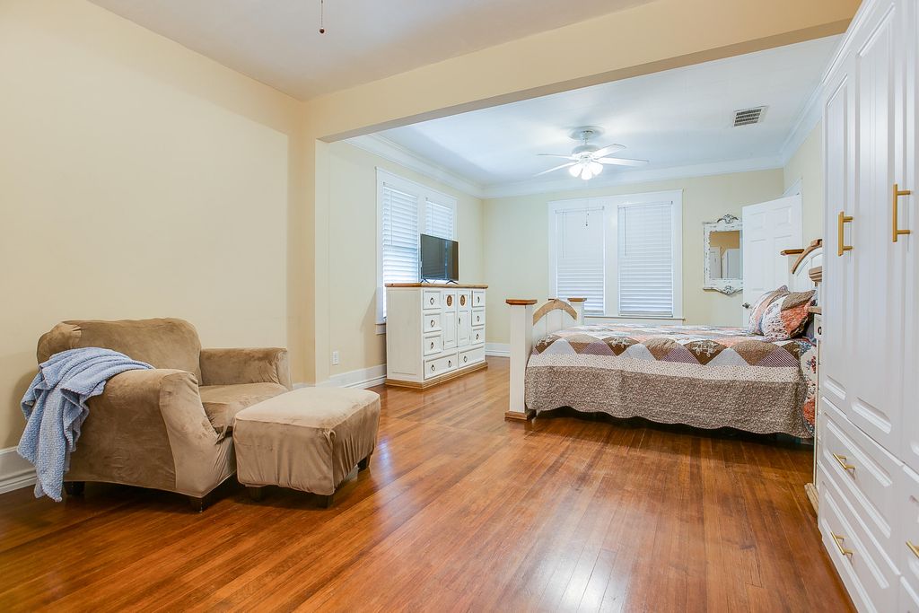 Image 24 of property listing at 717 W Washington Drive, San Angelo, TX 76903