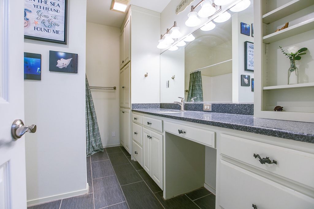 Image 27 of property listing at 717 W Washington Drive, San Angelo, TX 76903