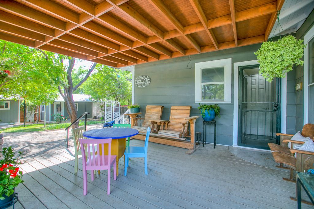 Image 37 of property listing at 717 W Washington Drive, San Angelo, TX 76903