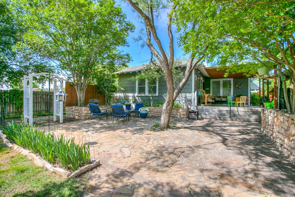 Image 42 of property listing at 717 W Washington Drive, San Angelo, TX 76903