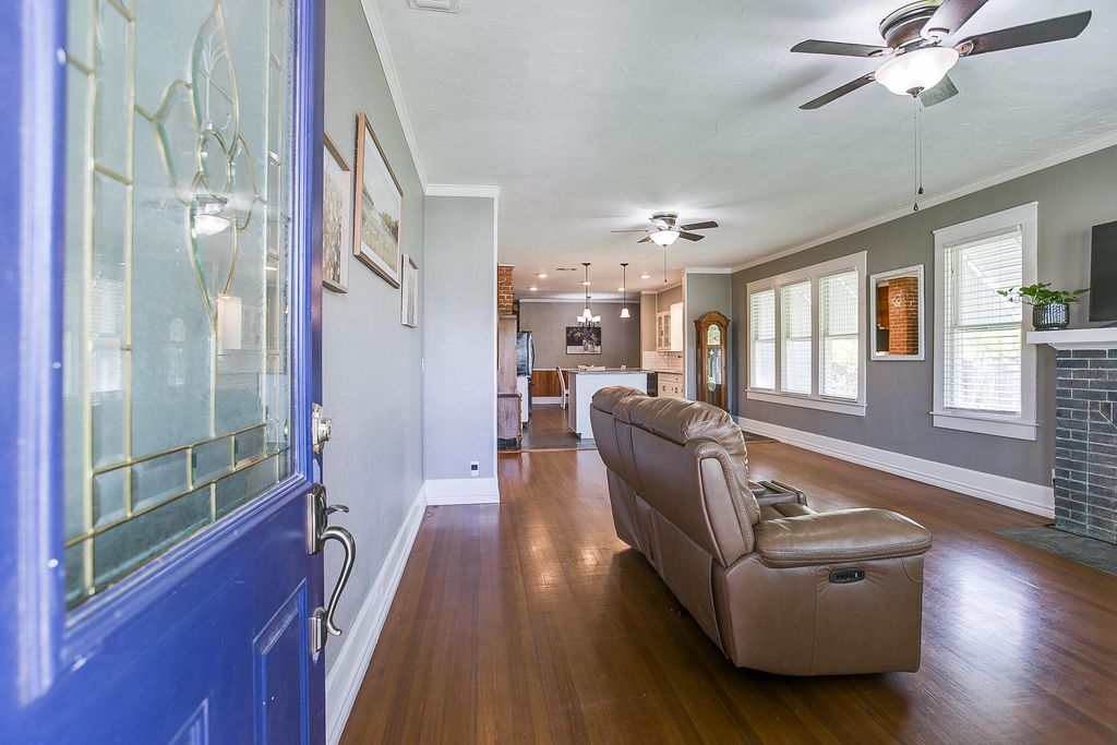 Image 7 of property listing at 717 W Washington Drive, San Angelo, TX 76903