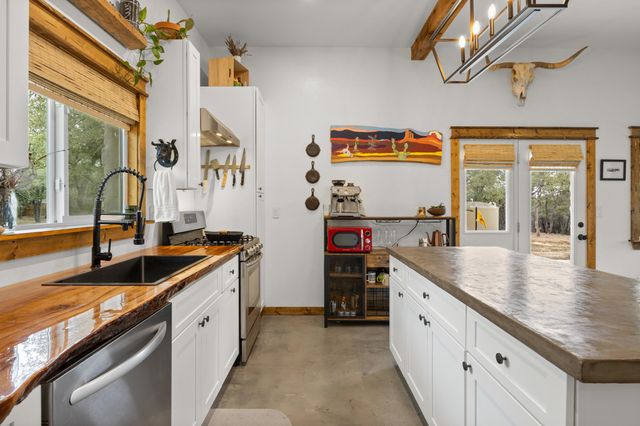 107 S Rainbow Ranch RD, Wimberley, TX 78676