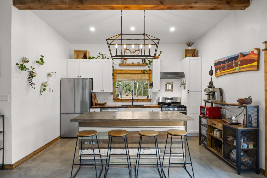 107 S Rainbow Ranch RD, Wimberley, TX 78676