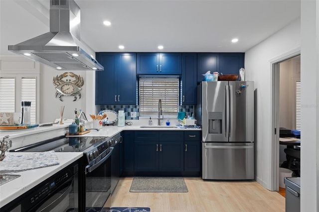 502 HILLCREST AVENUE, Tarpon Springs, FL 34689