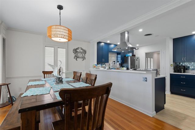 502 HILLCREST AVENUE, Tarpon Springs, FL 34689