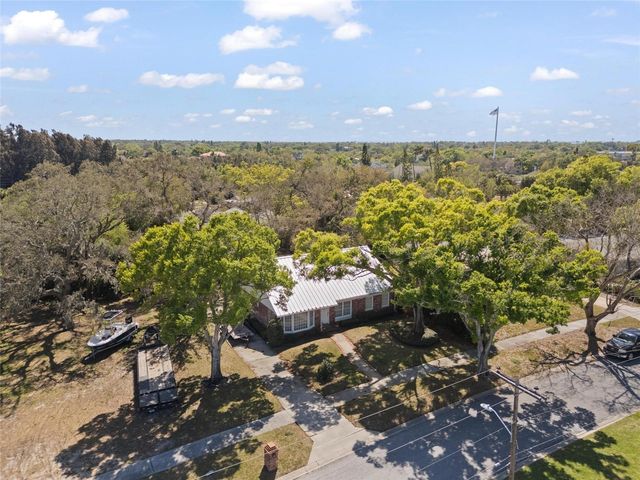 502 HILLCREST AVENUE, Tarpon Springs, FL 34689