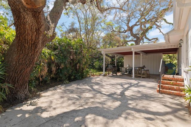 502 HILLCREST AVENUE, Tarpon Springs, FL 34689