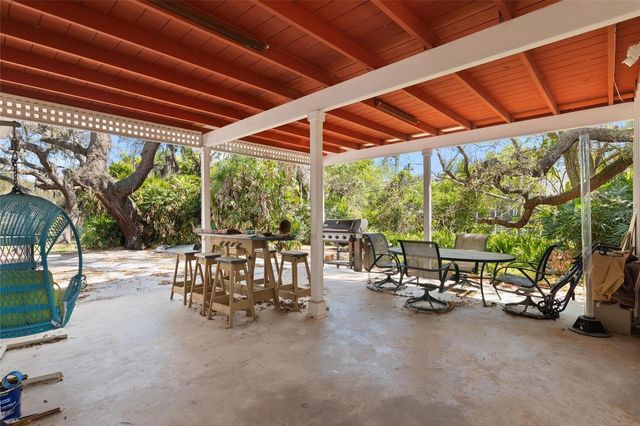 502 HILLCREST AVENUE, Tarpon Springs, FL 34689