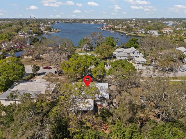 502 HILLCREST AVENUE, Tarpon Springs, FL 34689