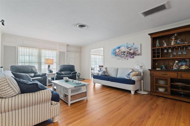 502 HILLCREST AVENUE, Tarpon Springs, FL 34689