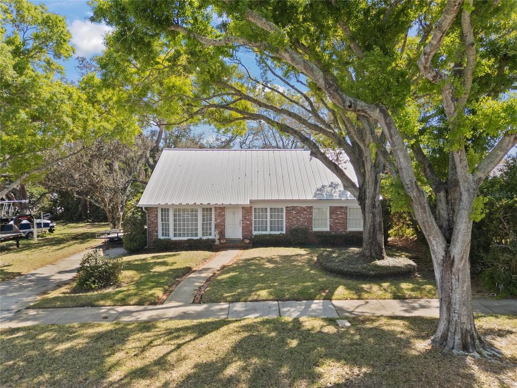 502 HILLCREST AVENUE, Tarpon Springs, FL 34689