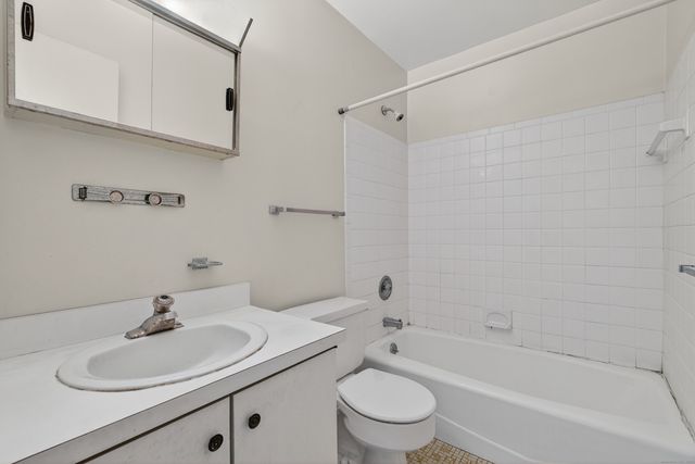 34 Crescent Street APT 2D, Stamford, CT 06906