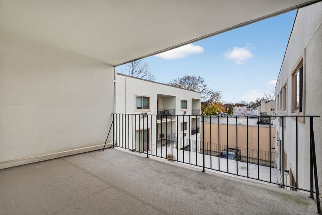 34 Crescent Street APT 2D, Stamford, CT 06906