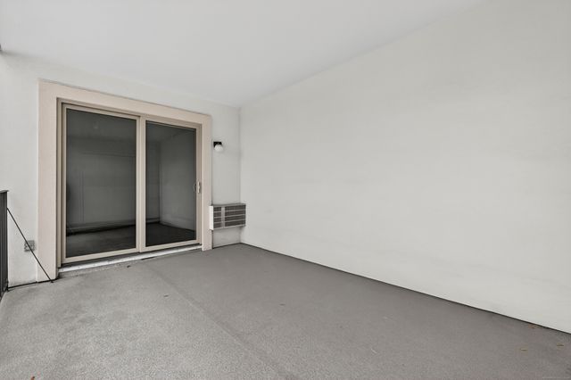 34 Crescent Street APT 2D, Stamford, CT 06906