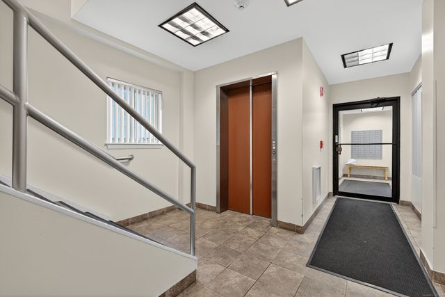 34 Crescent Street APT 2D, Stamford, CT 06906