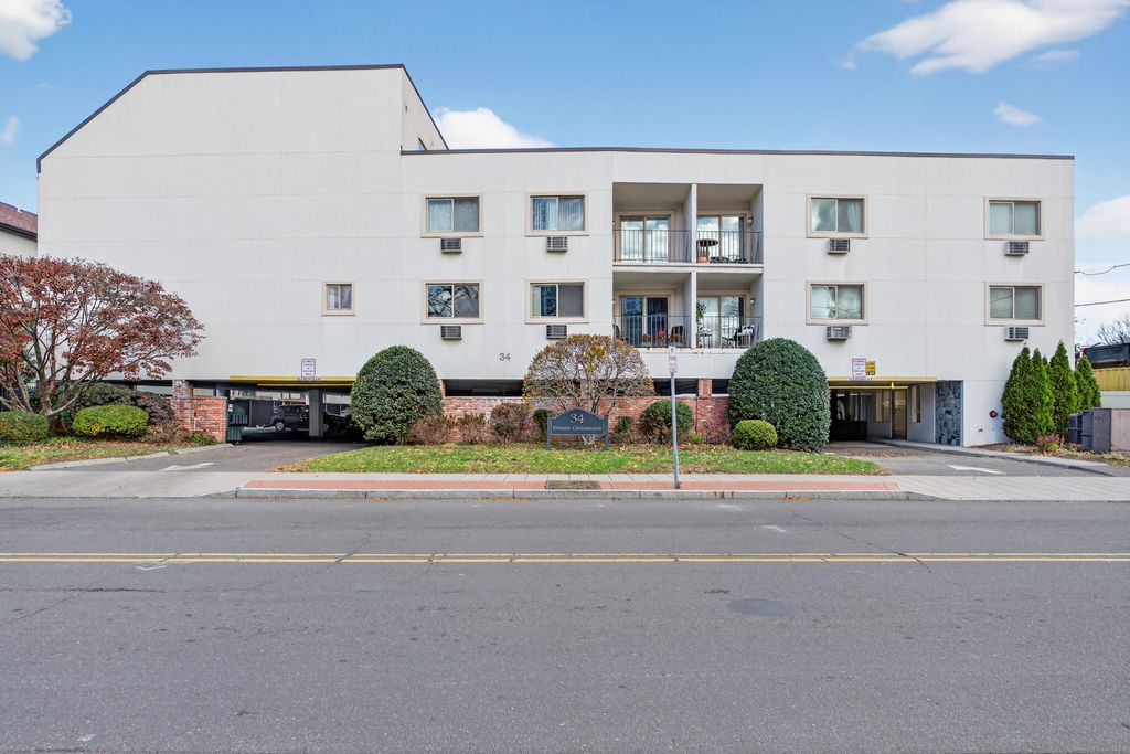 34 Crescent Street APT 2D, Stamford, CT 06906