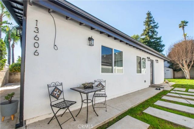 13608 Bassett Street, Valley Glen, CA 91405