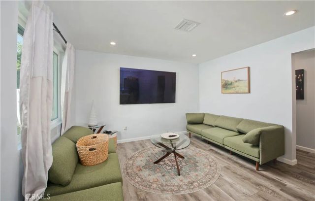 13608 Bassett Street, Valley Glen, CA 91405