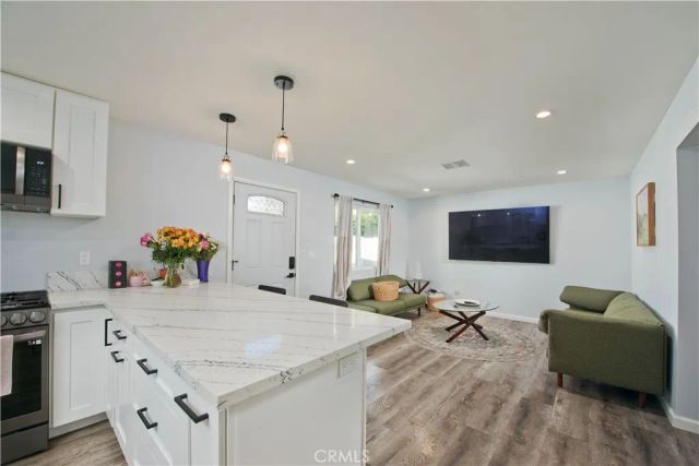 13608 Bassett Street, Valley Glen, CA 91405
