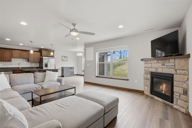 1008 Creekside Drive, Tiffin, IA 52340