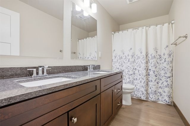 1008 Creekside Drive, Tiffin, IA 52340