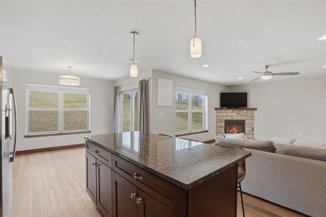1008 Creekside Drive, Tiffin, IA 52340
