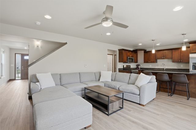 1008 Creekside Drive, Tiffin, IA 52340