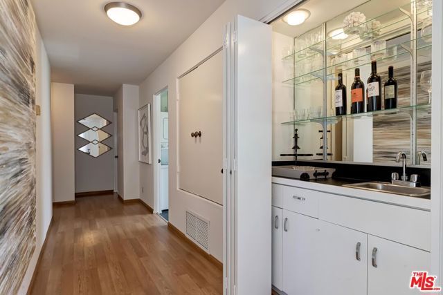 820 California Avenue 201, Santa Monica, CA 90403