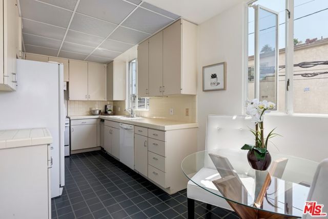 820 California Avenue 201, Santa Monica, CA 90403