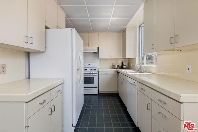 820 California Avenue 201, Santa Monica, CA 90403