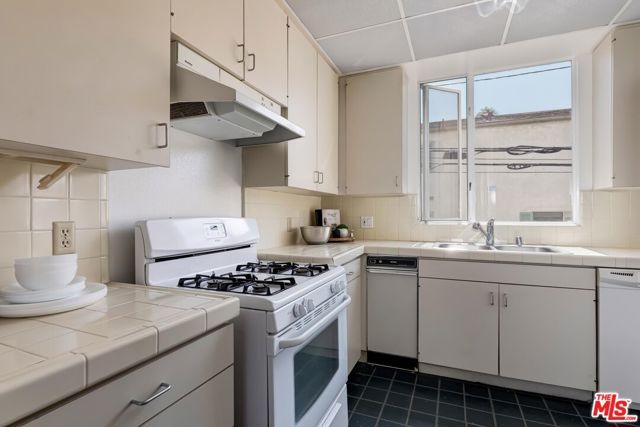 820 California Avenue 201, Santa Monica, CA 90403