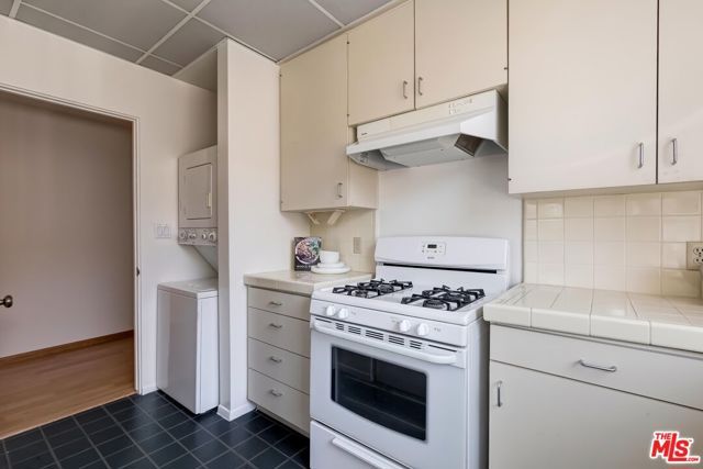 820 California Avenue 201, Santa Monica, CA 90403