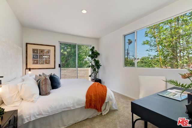 820 California Avenue 201, Santa Monica, CA 90403