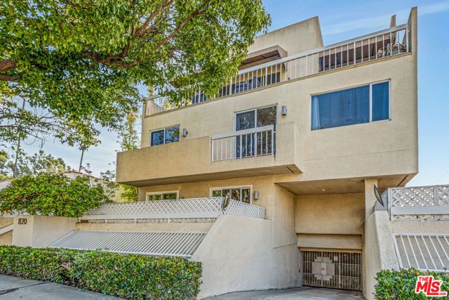 820 California Avenue 201, Santa Monica, CA 90403